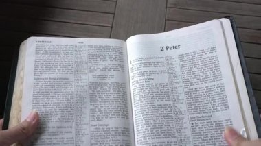 İncil 'in Yeni Ahit' inde 2. Peter 'ın kitabı..