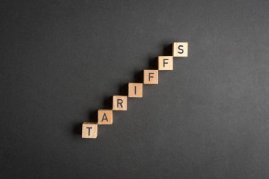 Tarifeler, ahşap bloklar hakkında söylentiler, istiflenmiş ve yükselmeye devam ediyor..