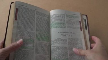 İncil 'in Yeni Ahit' inde 2. Timothy 'nin Kitabı.