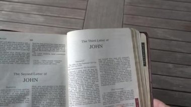 İncil 'in Yeni Ahit' inde 3 John 'un Kitabı.