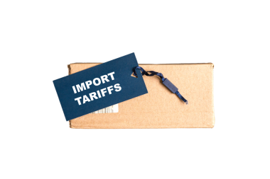 Gümrük Gümrüğü al, bir karton paketin üstündeki etiket üzerine yaz.