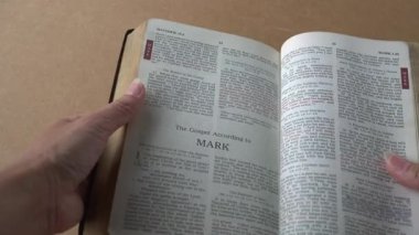 Kutsal İncil 'in Yeni Ahit' indeki Mark 'ın kitabı..