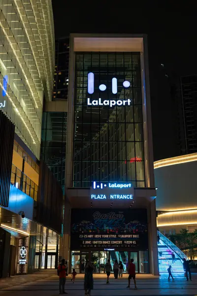 Kuala Lumpur, Malezya - 17 Mayıs 2025: Lalaport Bukit Şehir Alışveriş Merkezi 'nin Plaza girişinin dış görüntüsü.