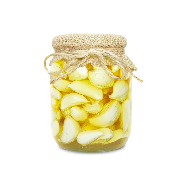 白い背景に蜂蜜が閉じ込められた瓶の中のニンニク — ストック写真