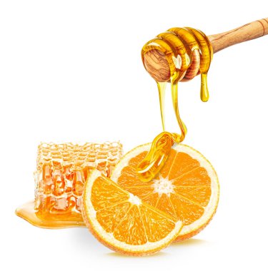 Damlayan bal, bal peteği ve limon beyaz arka planda izole edilmiş