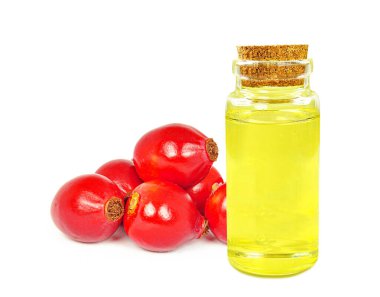 Beyaz arkaplanda izole edilmiş gül ağacı tohumu yağı