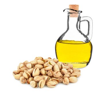 Beyaz arka planda izole edilmiş şam fıstığı yağı.