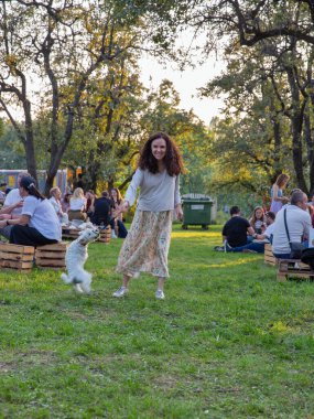 Kyiv, Ukrayna - 11 Eylül 2021: Halk Ulusal Sergi Merkezi 'ndeki Kartuli Festivali Gürcistan Şarap Partisi' ni ziyaret etti.