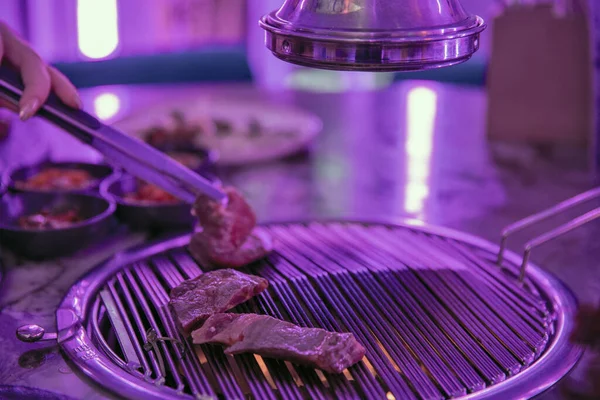 Sizzling Koreański Grill Zbliżenie Restauracji — Zdjęcie stockowe