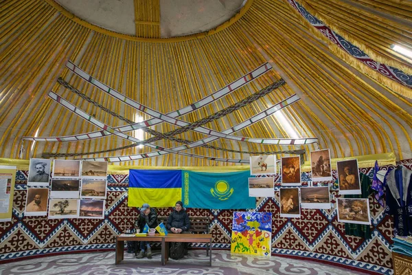 Kiev Ucraina Martie 2023 Oamenii Vizitează Iurtul Kazahstan Invincibilitate Timpul — Fotografie, imagine de stoc