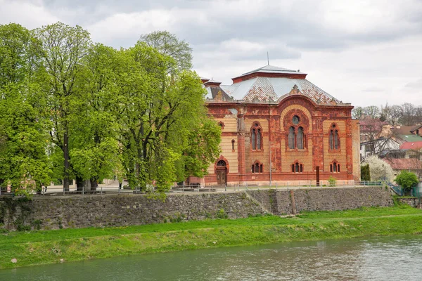 Bývalá Synagoga Nyní Dům Filharmonický Orchestr Břehu Řeky Užhorod Ukrajina — Stock fotografie
