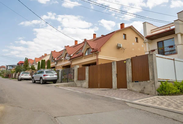 ウジホロド ウクライナ 2023年4月21日 現代の住宅マンション建築 ウジホロドは スロバキアとの国境にある ウクライナ西部の都市や自治体です — ストック写真