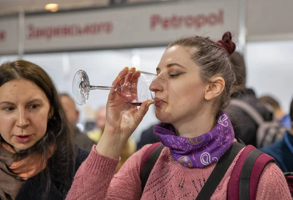 Kyiv Ukraine March 2023 People Tasting Wine International Wine Spirits — Stock Photo, Image