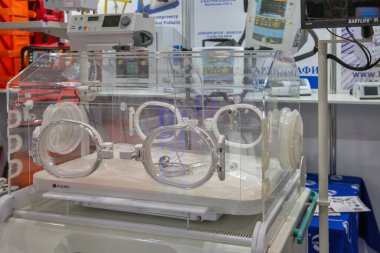 Kyiv, Ukrayna - 29 Mart 2023: MVC 'deki sergi sırasında Medicor Babylife Infant Incubator Macar şirket standı.