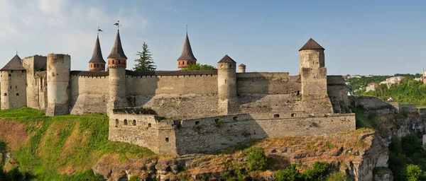乌克兰Kamianets Podilskyi历史部分的全景城堡 它是一座前鲁塞尼亚 立陶宛城堡 后来又是一座由三个部分组成的波兰城堡 — 图库照片