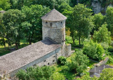 Eski taş ortaçağ Rus Kapısı ya da Porta Rutenica. Ukrayna 'nın Kamianets-Podilskyi kentindeki kalenin eski kuvvetlendirme kompleksinin bir parçasıdır..