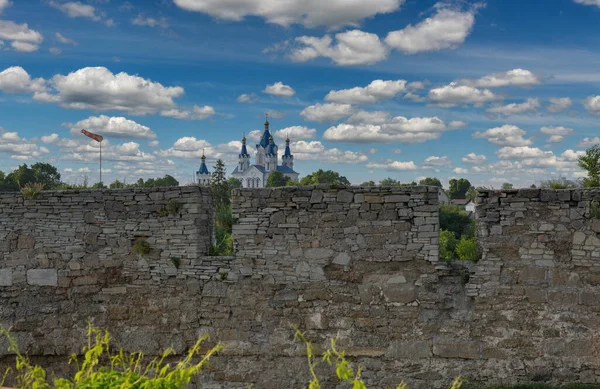 Antike Mittelalterliche Festungsmauern Und Die Kirche George Hintergrund Kamjanez Podilskyj — Stockfoto