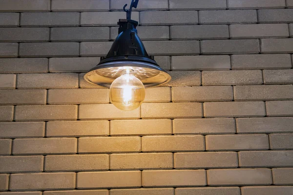 Лофт Промышленный Минималистский Стиль Электрическая Лампа Против Кирпичной Стены Помещении — стоковое фото