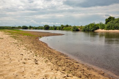 Liukhcha köyü, Sarny, Rivne bölgesi, Batı Ukrayna yakınlarındaki Sluch nehir kıyısında manzara.