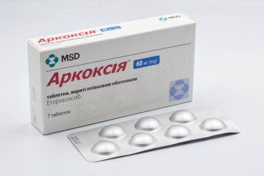 Kyiv, Ukrayna - 16 Temmuz 2022: Arcoxia 60 mg Etoricoxib tabletleri, MSD 'nin yakın çekim ürünü. Cyclooxygenase-2 (COX-2) seçici inhibitörü. İltihap önleyici.