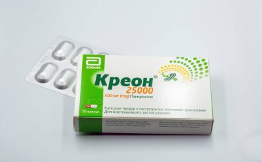 Kyiv, Ukrayna - 24 Ekim 2023: Abbott tarafından pankreas eksokrin yetersizliği için verilen kreon pankreas pankreas fibrozu, kronik fibrozis, kısmi pankreatektomi.