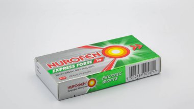 Kyiv, Ukrayna - 5 Ağustos 2023: Nurofen Express Forte stüdyo çekimi 400 mg. Nurofen ağrı, ateş ve iltihap için kullanılan bir Ibuprofen tabanlı haptır.