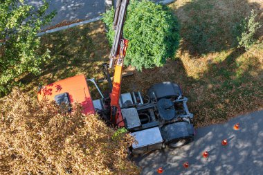 Kurulum için pnömatik araç kaldırma yükseklikte çalışır, yukarıdan görünüm.
