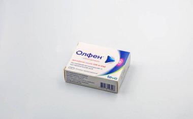 Kyiv, Ukrayna - 09 Mart 2024: Olfen diclofenac tabletleri Teva 'nın beyaza yakın çekim tabletleri. Ağrı kesici, ağrı kesici, iltihap önleyici..