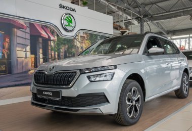 Kyiv, Ukrayna - 08 Mayıs 2023: Çek yeni araba modeli Skoda Kamiq Praha Auto 'da sergileniyor. Kamiq, 2019 yılında tanıtılan bir arazi aracı..