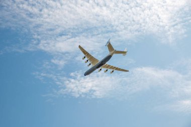 Kyiv, Ukrayna - 22 Ağustos 2021: Antonov AN-225 Mriya uçağı, dünyanın en büyük nakliye uçağı. 2022 'de Ukrayna' ya yapılan Rus işgalinden sonra Hostomel havaalanında yok edildi..