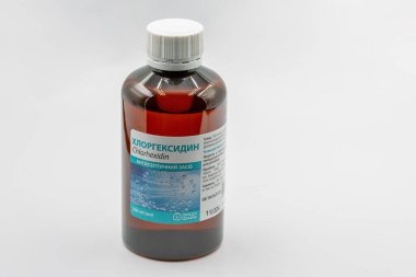 Kyiv, Ukrayna - 28 Mayıs 2024: Ukrayna şişesinde üretilen dezenfektan, klorhexidine 'in deri antiseptik çözeltisi stüdyoları.