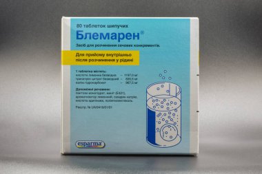 Kyiv, Ukrayna - 10 Şubat 2023: Esparma Blemaren effervescent tablet hapları kara kalkülüs çözeltisinin çözümü için.
