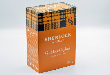 Kyiv, Ukrayna - 28 Mayıs 2024: Sherlock Secrets 'ın Stüdyo Çekimi Altın Seylan Siyah Çay Paketi.