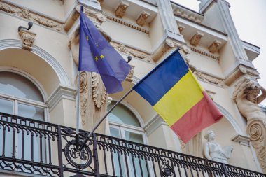 Avrupa Birliği ve Romanya, Romanya 'nın Iasi kentindeki Ana Konut cephesinde Birlik Müzesine bayrak dikti.