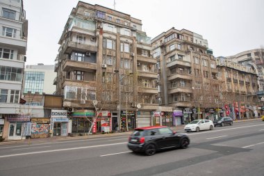 Romanya 'nın başkenti Bükreş' in merkezindeki Ion C. Bratianu bulvarındaki döviz bürolarında döviz büroları.