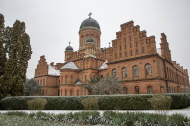 Chernivtsi Ulusal Üniversitesi (eski Metropolitanların evi) Ukrayna 'da kışın üç Hiyerarşik Kilisesi,.