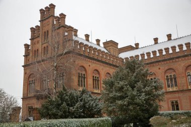 Chernivtsi Ulusal Üniversitesi (eski Metropolitanların evi) Ukrayna 'da kışın seminer binası.