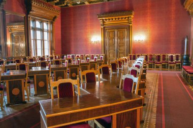 Ukrayna 'daki Chernivtsi Ulusal Üniversitesi' nin Kırmızı Salonu. Bu önemli mimari simgelerden biridir..