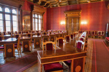 Ukrayna 'daki Chernivtsi Ulusal Üniversitesi' nin Kırmızı Salonu. Bu önemli mimari simgelerden biridir..