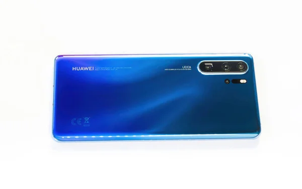 Spanyolország 2019 Április Smartphone Huawei P30 Pro Kék Aurora Három — Stock Fotó