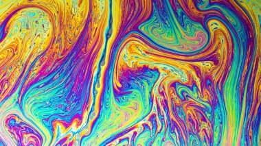 Işık yansıtan bir arkaplan oluşturan soyut sabun köpüğü