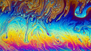 Işık yansıtan bir arkaplan oluşturan soyut sabun köpüğü