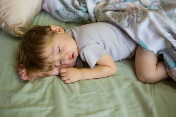 Bel Bambino Addormentato Dormire Giorno Bambini Ragazzo Caucasico Che Dorme — Foto Stock
