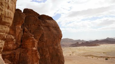 Kaya ve kırmızı arazi, ulusal jeolojik Timna parkında, İsrail