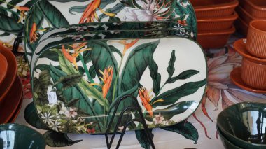 Mutfak gereçleri dükkanının resmi. Mutfak aletleri ve bulaşık malzemeleri.