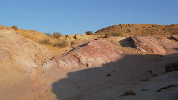 Έγχρωμες Άμμους Makhtesh Γκαντόλ Μεγάλο Κρατήρα Φύση Αποθεματικό Στην Έρημο — Φωτογραφία Αρχείου