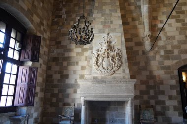 Rodos Şövalyelerinin Büyük Üstadı 'nın sarayı. Saray 14. yüzyılda inşa edildi ve 1988 yılından beri UNESCO Dünya Mirası olarak listeleniyor.