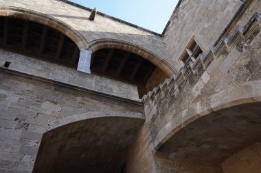 Yunanistan 'daki Rodos Şövalyelerinin Büyük Efendisinin Sarayı' nın Avlusu