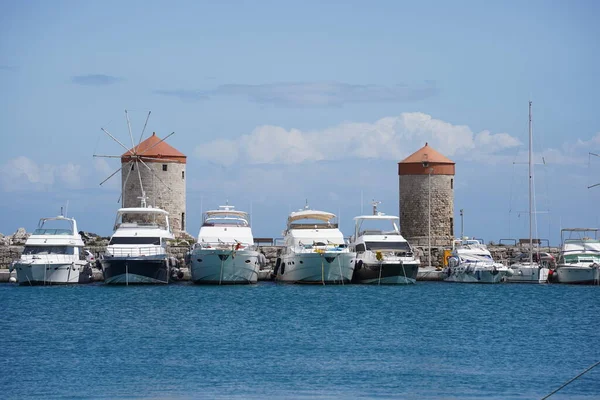 Средневековые Ветряные Мельницы Родоса Порт Мандраки Острове Родос Греция — стоковое фото