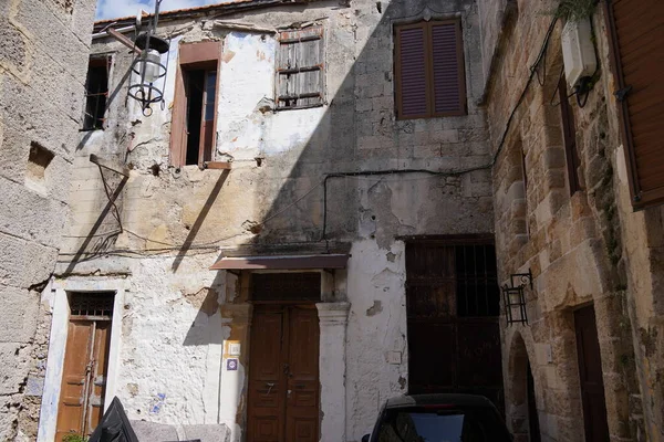 Ruelles Étroites Médiévales Vieilles Maisons Ruine Dans Vieille Ville Rhodes — Photo